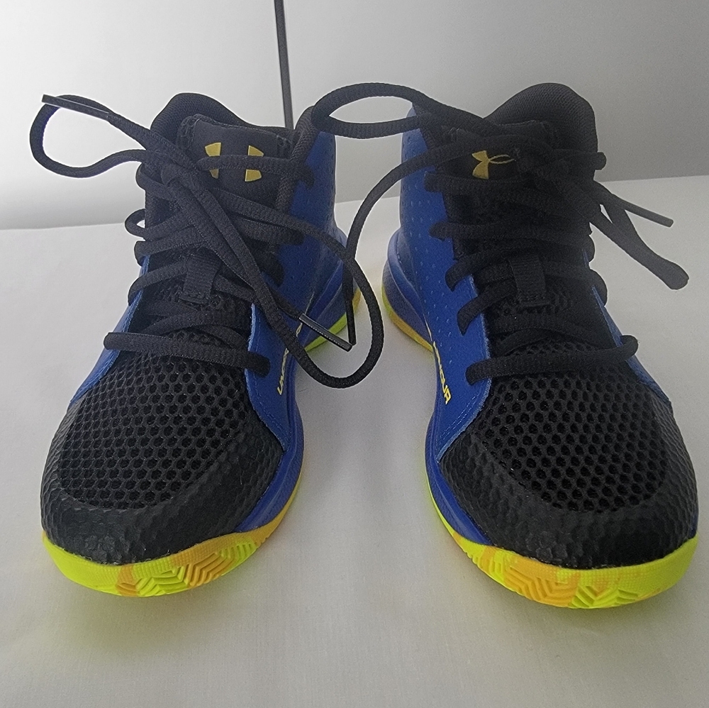 UNDER ARMOUR BASKETBALL KIDS SHOES SIZE 12K